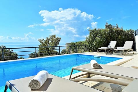 Natural landscape, Sea view, Swimming pool, sunbed