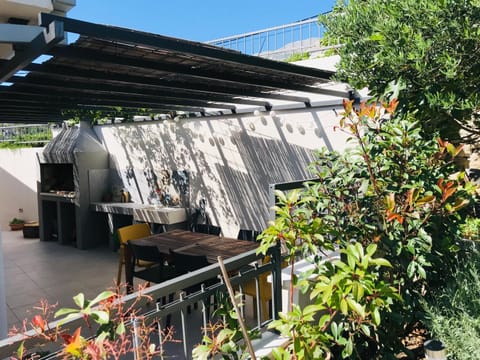 Patio, BBQ facilities