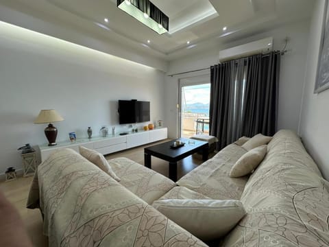 Communal lounge/ TV room, TV and multimedia, Living room, Seating area, Evening entertainment