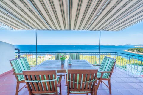 Day, Balcony/Terrace, Lake view