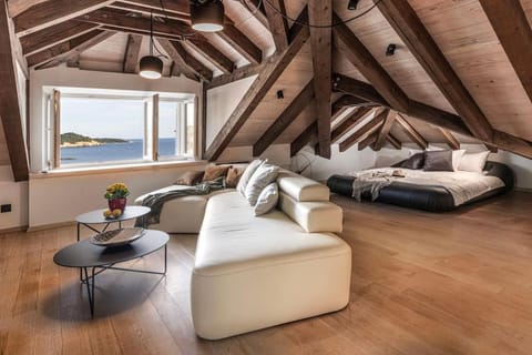 Living room, Seating area