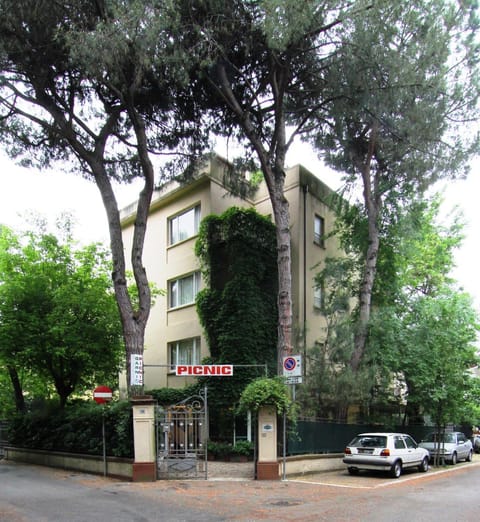 Facade/entrance