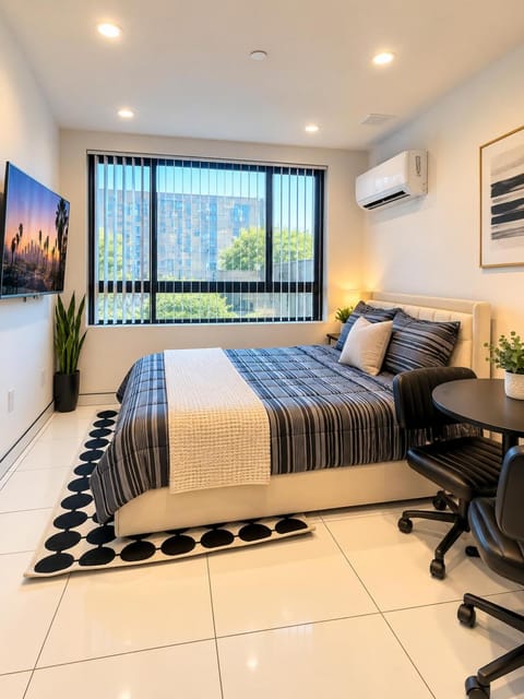 TV and multimedia, Living room, Photo of the whole room, Bedroom
