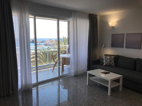 View (from property/room), Balcony/Terrace, Sea view