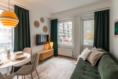 TV and multimedia, Living room, Seating area, Bedroom