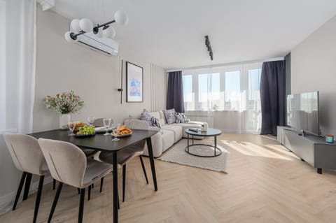 TV and multimedia, Living room, Seating area, Dining area, air conditioner