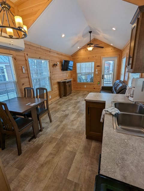 TV and multimedia, Kitchen or kitchenette, Living room, Seating area, Dining area