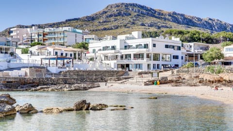 Property building, Neighbourhood, Natural landscape, Beach, Sea view