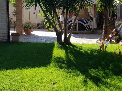 Day, People, Living room