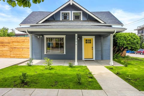 Property building, Facade/entrance, Garden