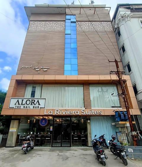 Property building, Facade/entrance, View (from property/room)