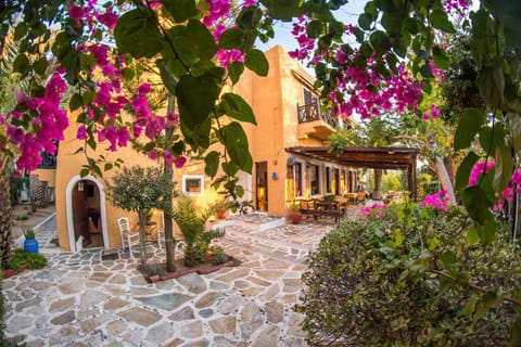 Patio, Restaurant/places to eat, Facade/entrance, Garden, Balcony/Terrace, Garden view