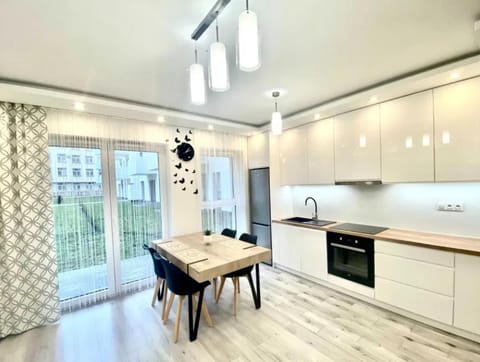 Kitchen or kitchenette, dishwasher, oven, pet friendly, stove