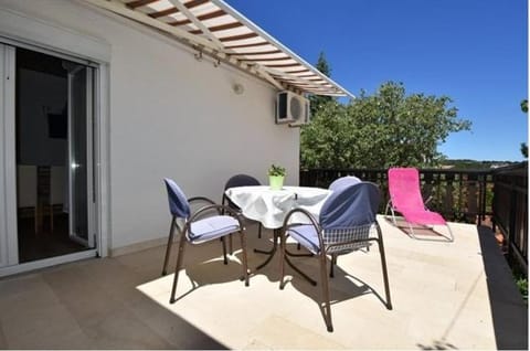 Apartments Carev 1293 Bed and Breakfast in Tisno