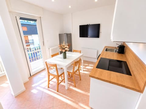 TV and multimedia, Kitchen or kitchenette, Dining area, pet friendly, stove