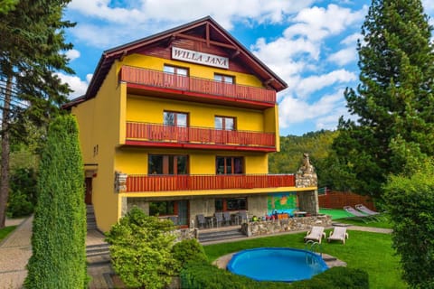Property building, Garden, Garden view, Pool view, Swimming pool