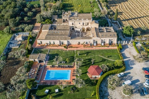 Property building, Facade/entrance, Bird's eye view, Floor plan, Pool view