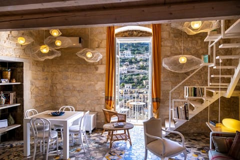 Seating area, City view, Lunch