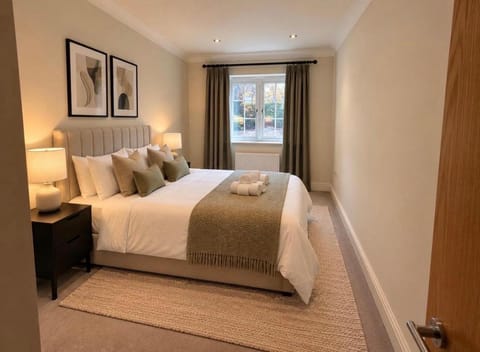 Bed, Photo of the whole room, Bedroom, Garden view, towels