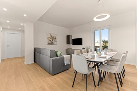 TV and multimedia, Living room, Seating area, Lunch
