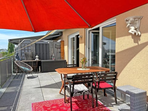 View (from property/room), Balcony/Terrace, Balcony/Terrace, Seating area, Dining area