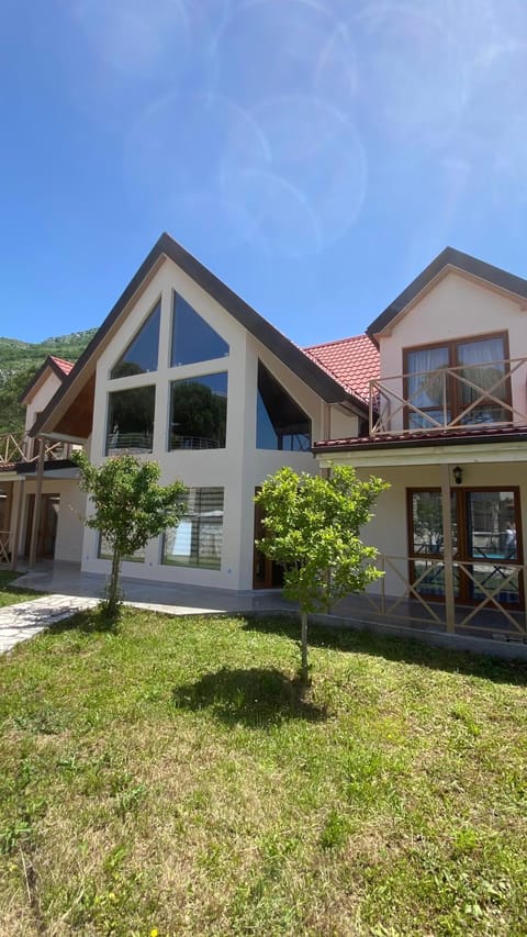 Property building, Facade/entrance, Garden