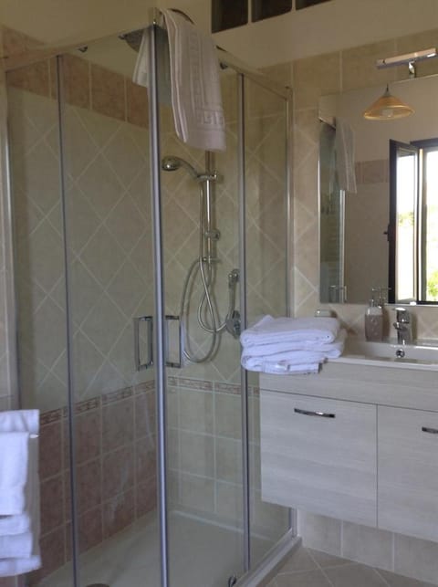 Bathroom, Internal: Not applicable to any particular room