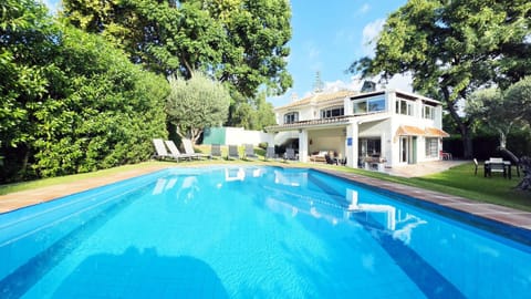 Property building, Garden, Garden view, Pool view, Swimming pool, sunbed