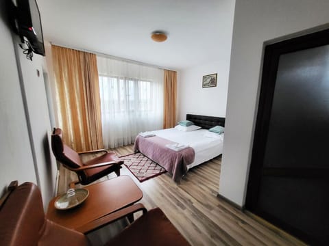 TV and multimedia, Photo of the whole room, Bedroom, air conditioner
