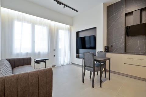 TV and multimedia, Living room, Seating area, Dining area