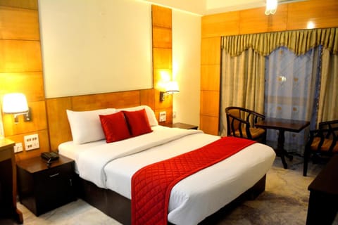 Photo of the whole room, Seating area, Bedroom
