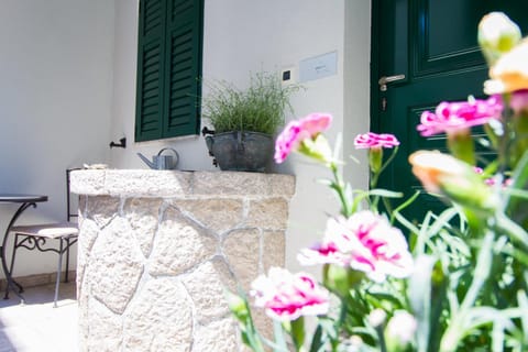 Patio, Facade/entrance, Balcony/Terrace