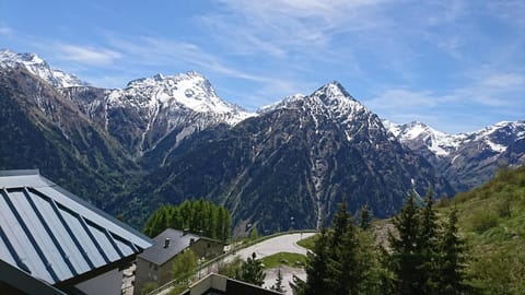 Spring, Natural landscape, Balcony/Terrace, Mountain view