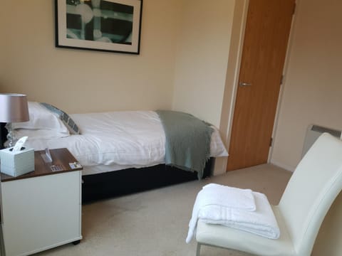 The Sawmills, Carlisle - Spacious 4 Bedroom Family House - Free WiFi - & Parking - Walk to Carlisle Castle Apartment in Carlisle