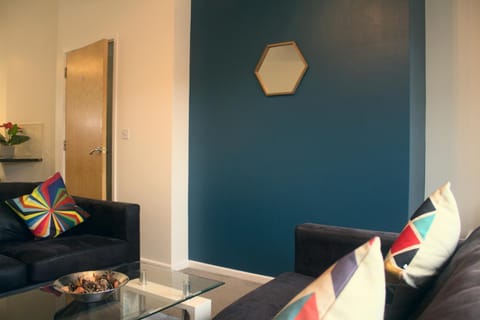 The Sawmills, Carlisle - Spacious 4 Bedroom Family House - Free WiFi - & Parking - Walk to Carlisle Castle Apartment in Carlisle