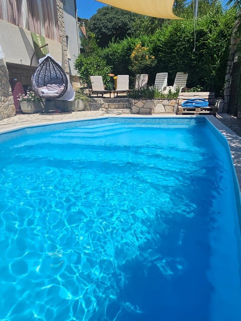 Day, Swimming pool, sunbed