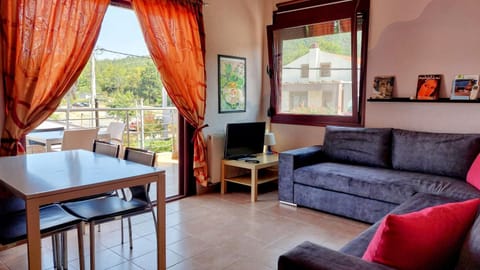 TV and multimedia, Seating area, Dining area