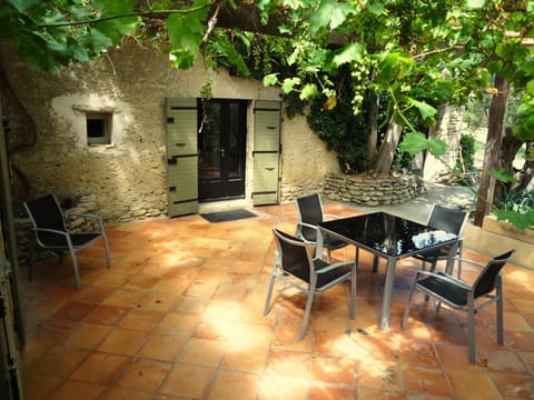 Patio, Dining area