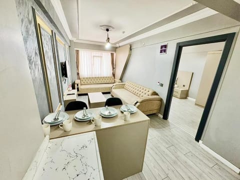 Bed, TV and multimedia, Kitchen or kitchenette, Living room, Photo of the whole room, Seating area, Dining area, Bedroom, fireplace