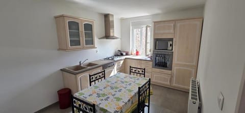 Kitchen or kitchenette, Dining area, dishwasher, oven, stove