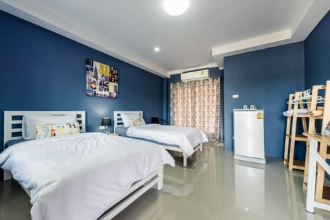 Bed, Photo of the whole room, Decorative detail