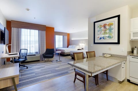 Bed, TV and multimedia, Living room, Dining area, Bedroom