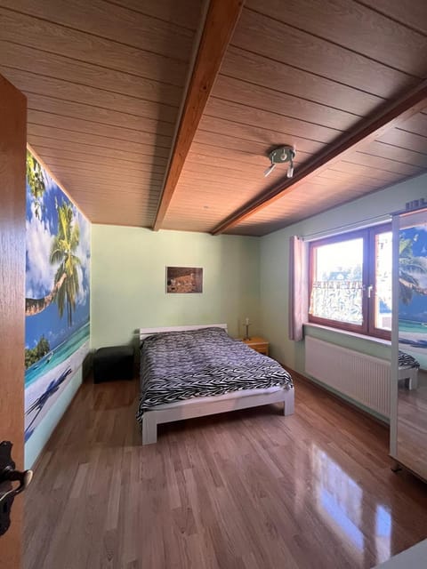 Bed, Photo of the whole room
