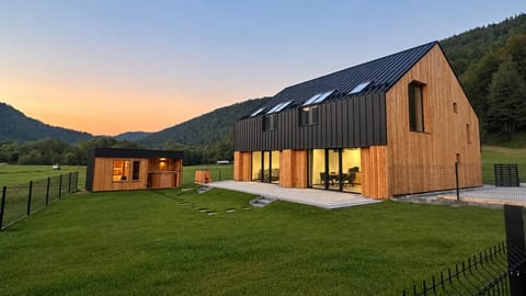 Property building, Day, Natural landscape, Mountain view, Sunrise, Sunset