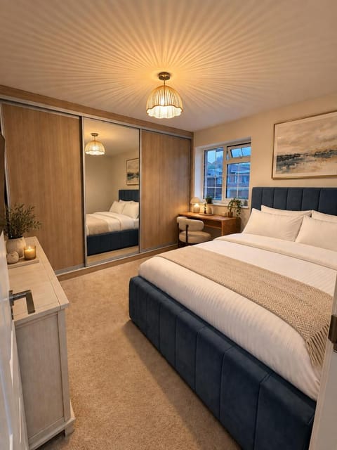 Bed, Photo of the whole room, Bedroom, towels, wardrobe