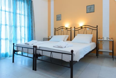 Bed, Seating area, Bedroom