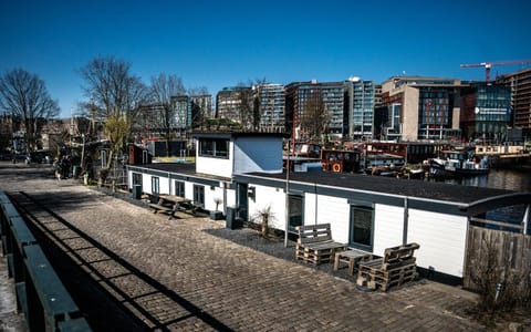 Property building, Nearby landmark, Staff, Neighbourhood, Natural landscape, View (from property/room), View (from property/room), Other, City view, Landmark view, River view