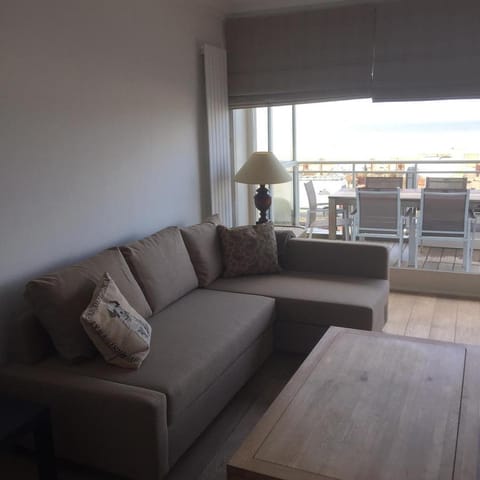 Day, Living room