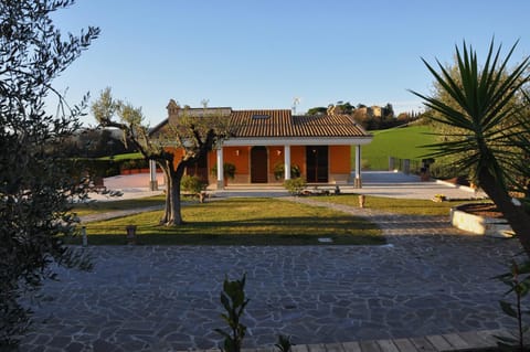 Property building, Day, Garden, Garden view