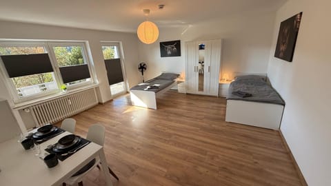 Bed, Photo of the whole room, Seating area, Dining area, Bedroom